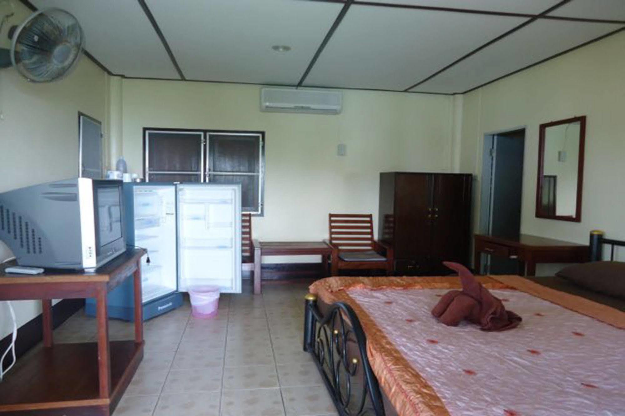 Koh Chang Hut Hotel Exterior photo