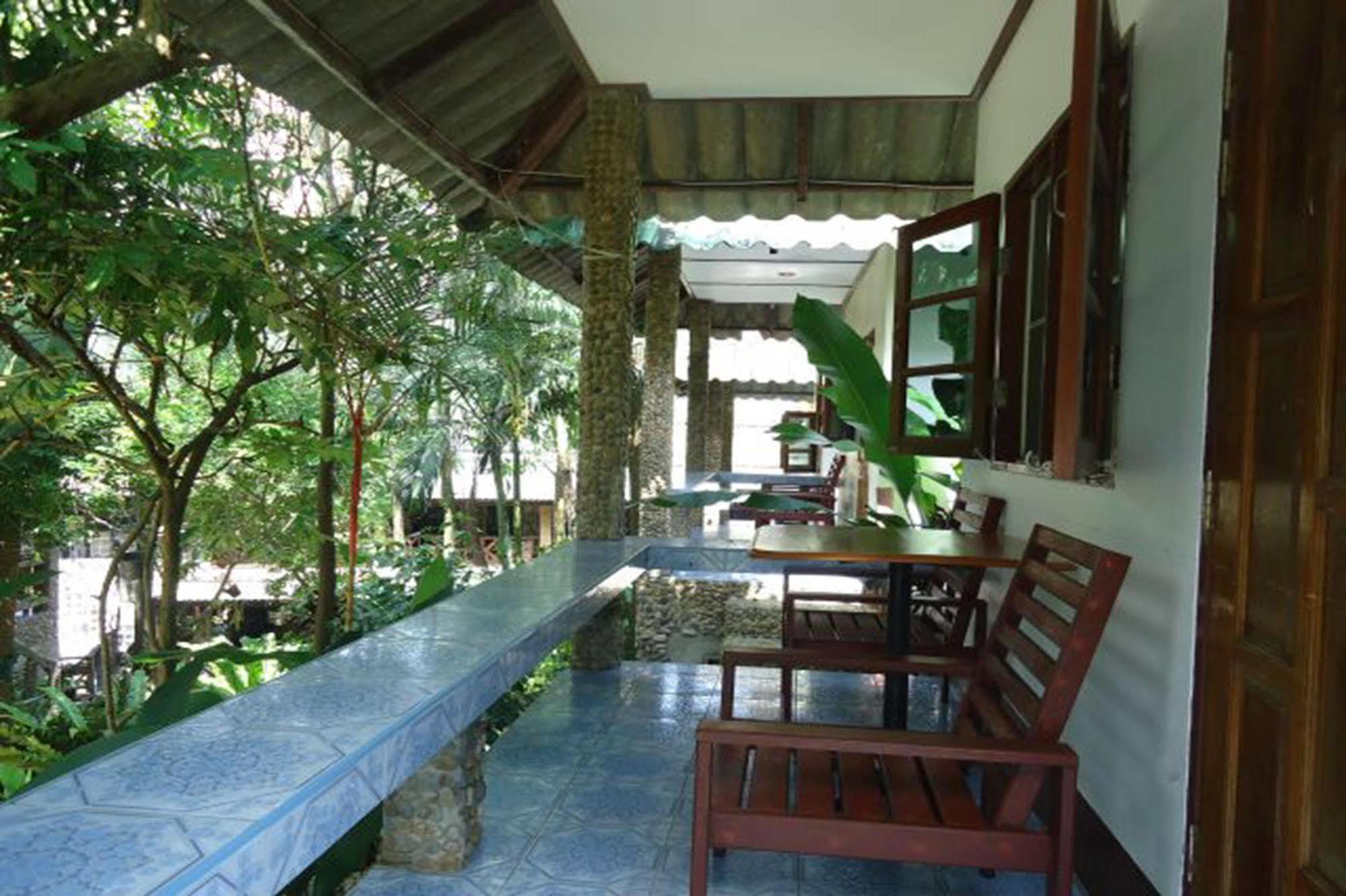 Koh Chang Hut Hotel Exterior photo